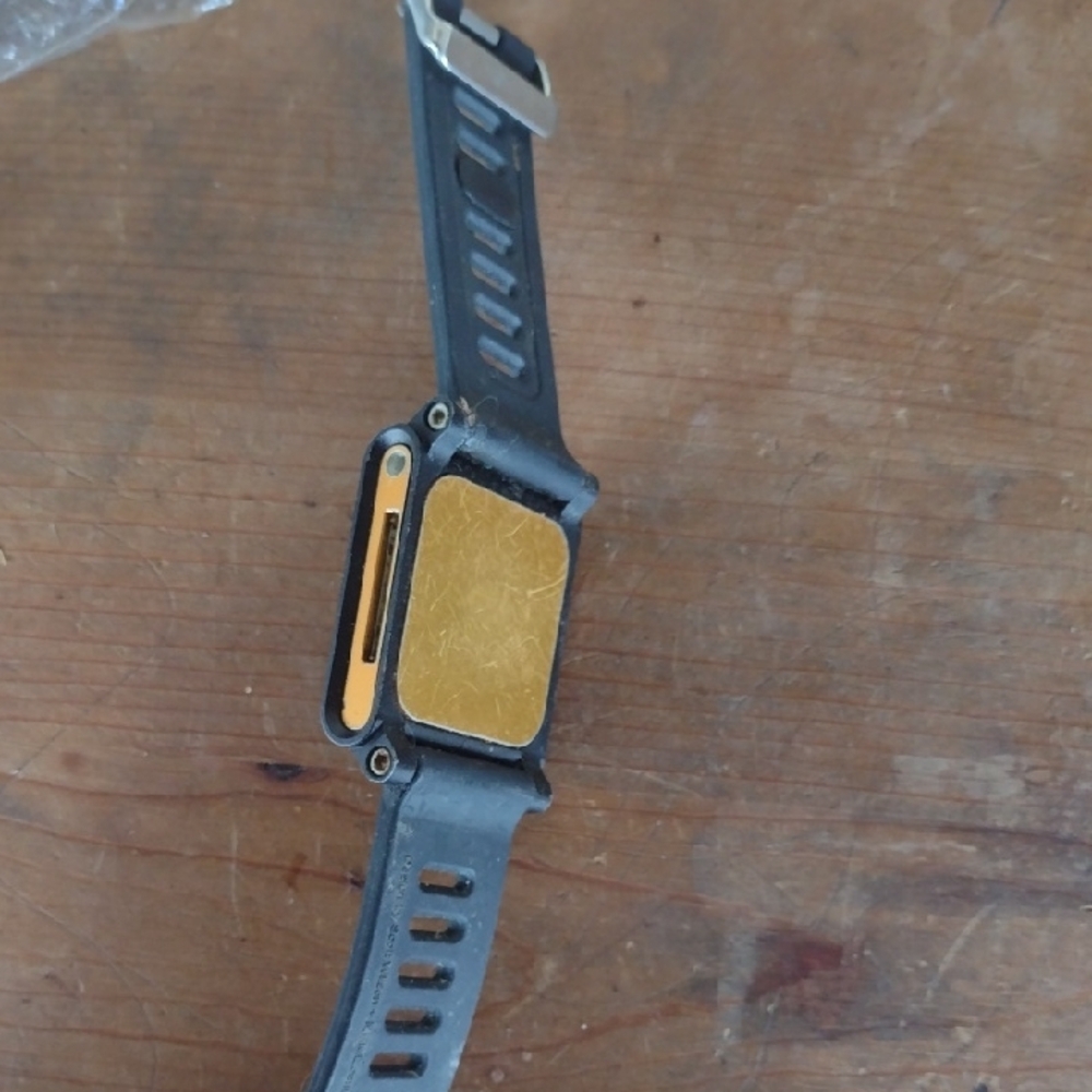 Ipod Nano Apple Gold and Black Wearable Watch With Epic Case